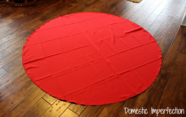 Diy Tree Skirt From A Tablecloth, How To Make A Round Table Cloth